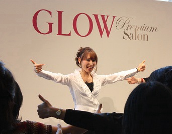 GLOW OE ̕@ [xq